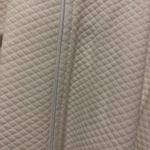 New Princess Cruises Unisex White Robe - Picture 9 of 11